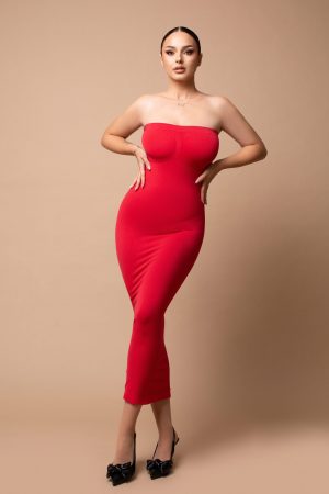 SEAMLESS RED DRESS